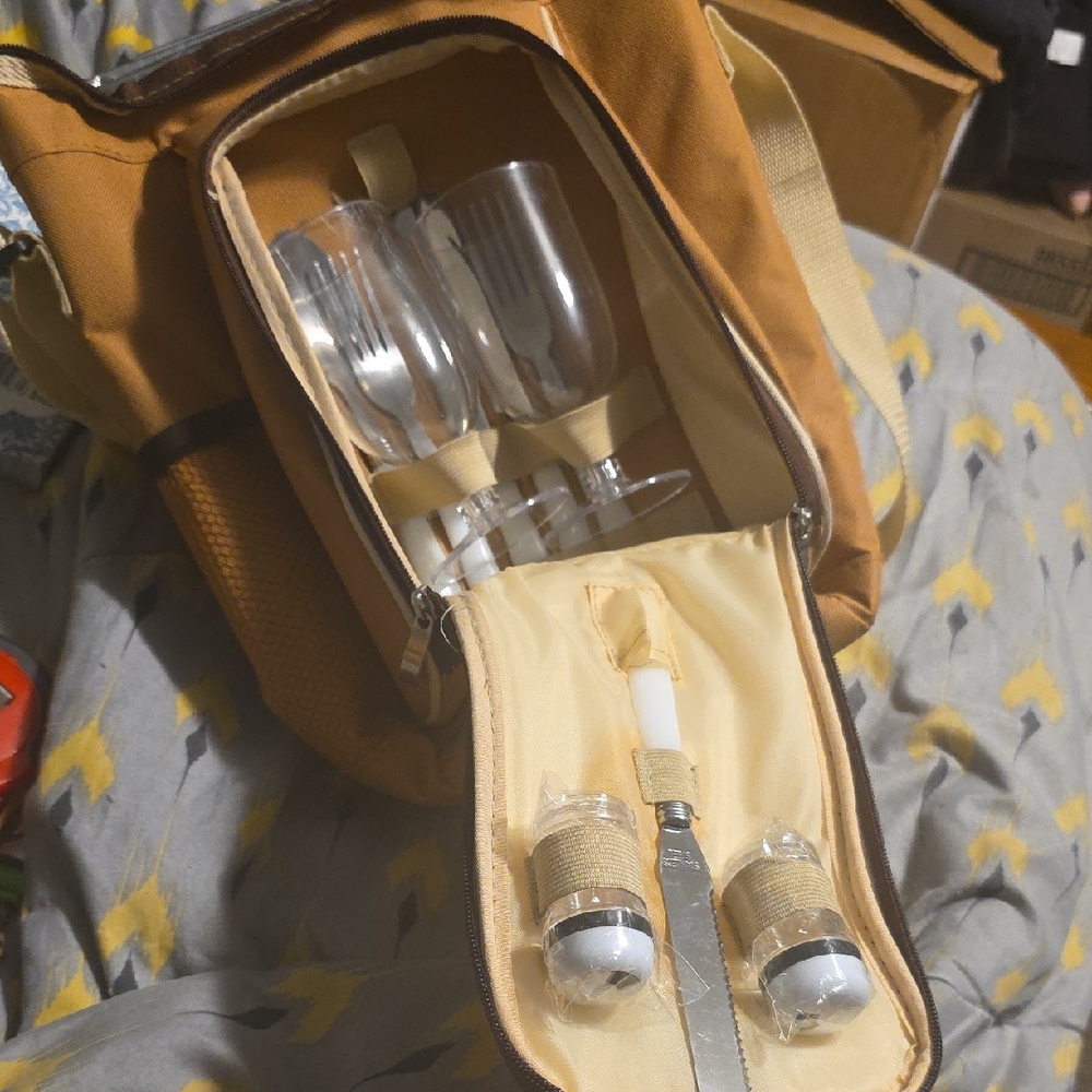 Insulated Picnic Tan Tote with Wine Glasses and Accessories